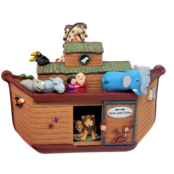 Vintage 2005 Hallmark Noah's Ark Christmas Ornament Changing Animals Door - Picture 4 of 5